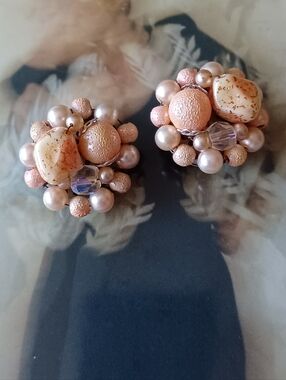 Vintage Japan Pink Cluster Clip-On Earrings 💖✨️